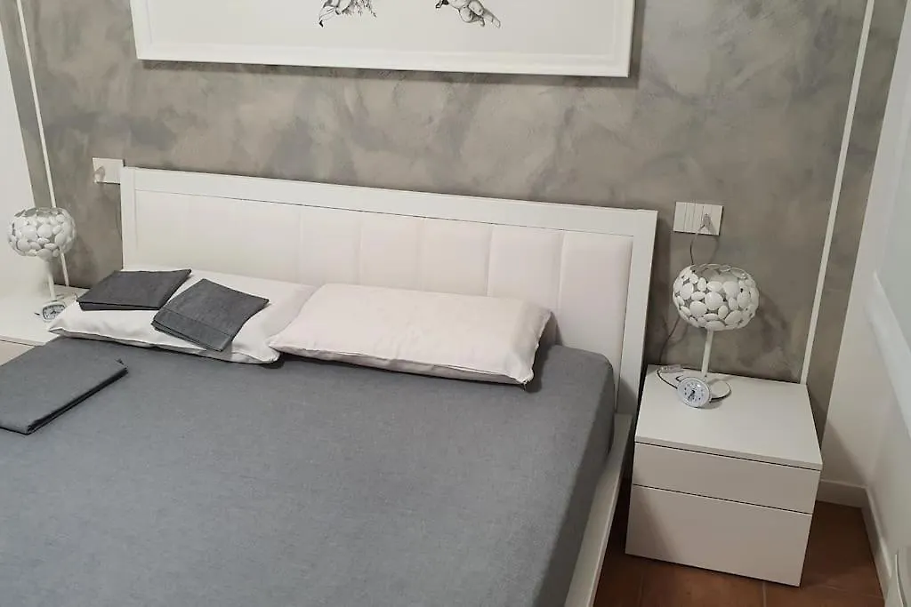 아파트 Appartamento Zona Mare 리치오네